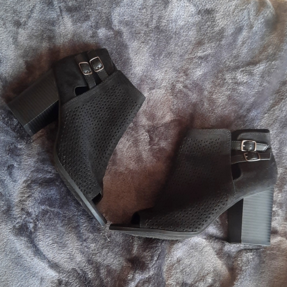 Black size 9 open toe booties